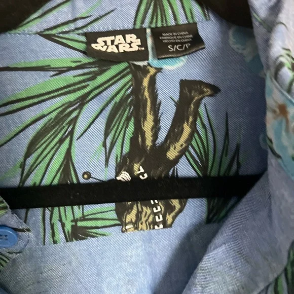 Star Wars Ss button up Chewbacca SZ small - Picture 2 of 6